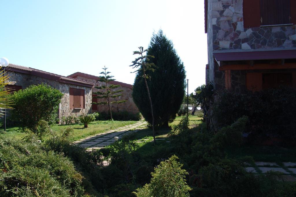 Hotel Il Gabbiano à Chia Extérieur photo