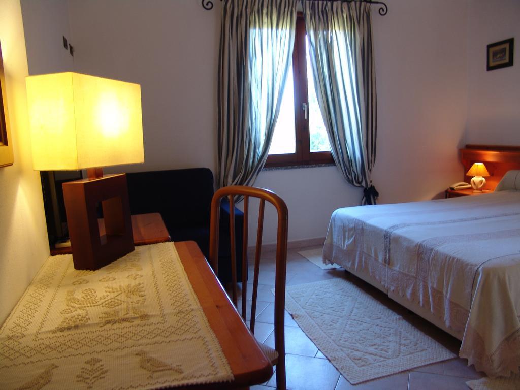 Hotel Il Gabbiano à Chia Extérieur photo
