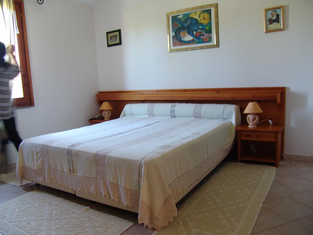 Hotel Il Gabbiano à Chia Extérieur photo