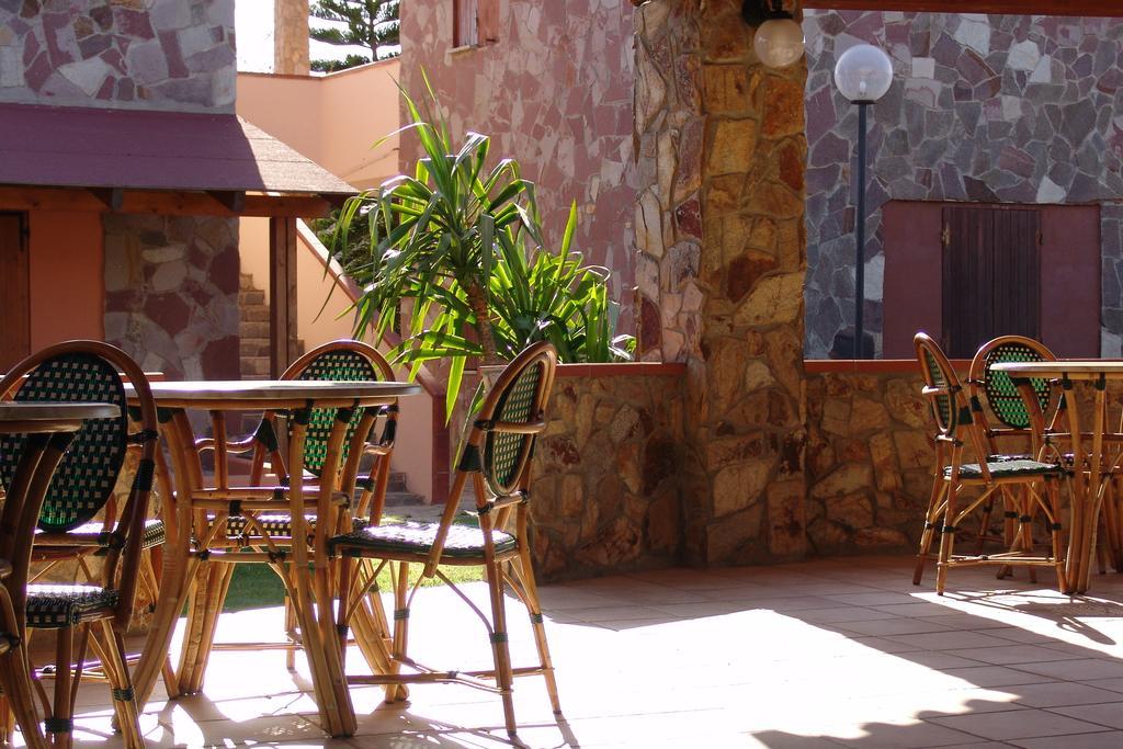 Hotel Il Gabbiano à Chia Extérieur photo